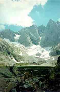 Pyrenees Mountain range - Baeuxbaton be 'ere?